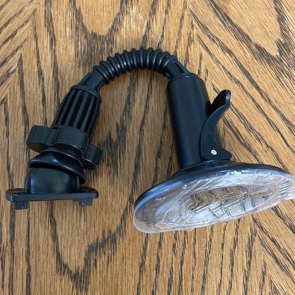 New Case Logic Car Mount Kit for Mobile Phones (Universal) - Picture 8 of 13